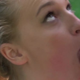 Жестко трахнул шлюху на свежем воздухе