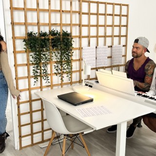 Чернокожую красавицу шпилит крепкий хуй