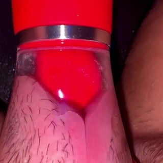 Шаловливая игрушка для пизды в домашнем порно