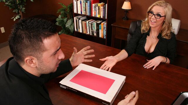 Пышногрудая мамаша согласилась ебаться